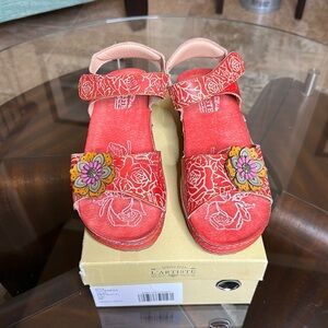 L'artiste By Spring Step Cuteness‎ Sandals
Women's 8.5 / 39 RED Multic…